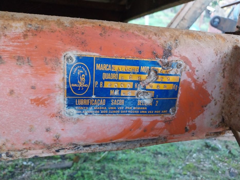 Reboque tri-basculante 4 toneladas