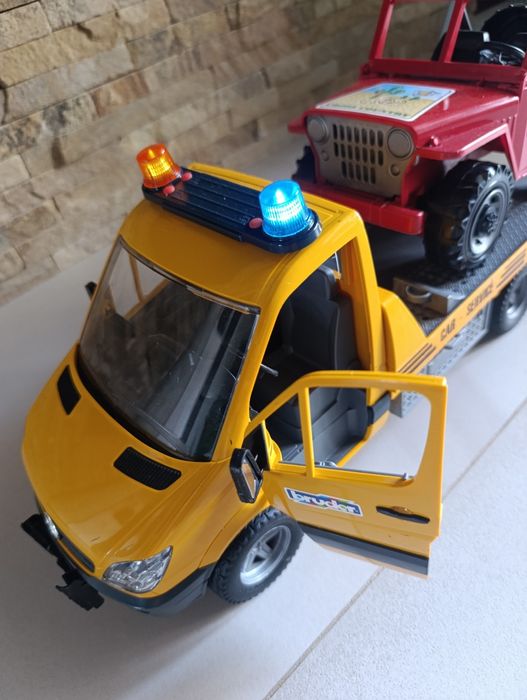 Продам евакуатор Bruder Mercedes-Benz Sprinter c джипом