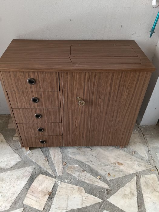 Máquina de costura elétrica Oliva