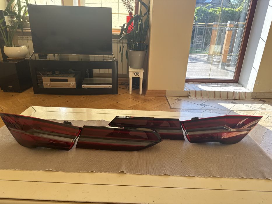 BMW I5 задні фонарі прав+лівий комплект