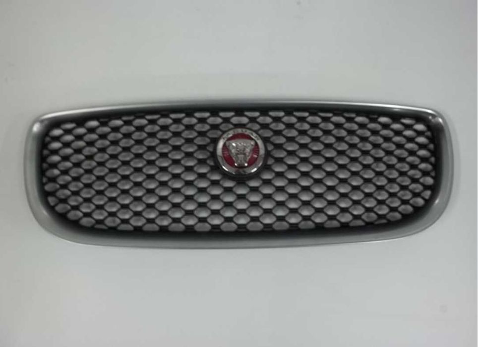 ТОП! Решітка бампера Jaguar XE 2015-2019, решётка бампера ягуар