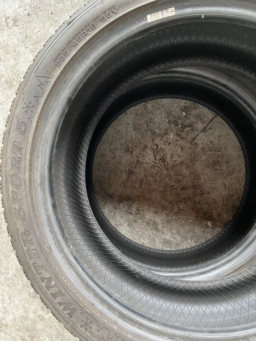 Opony zimowe 2 sztuki 225/45/18 Dunlop Winter sport 5