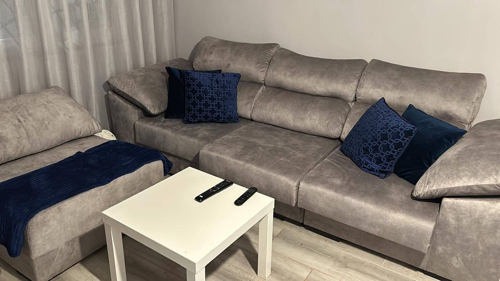 Sofá cinza claro de 3 lugares extensivos