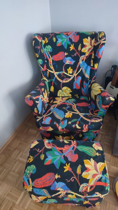 Fotel uszak ikea z podnóżkiem i dodatkowym pokrowcem.
