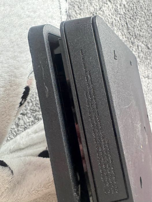 Konsola Ps4 Slim + Pad