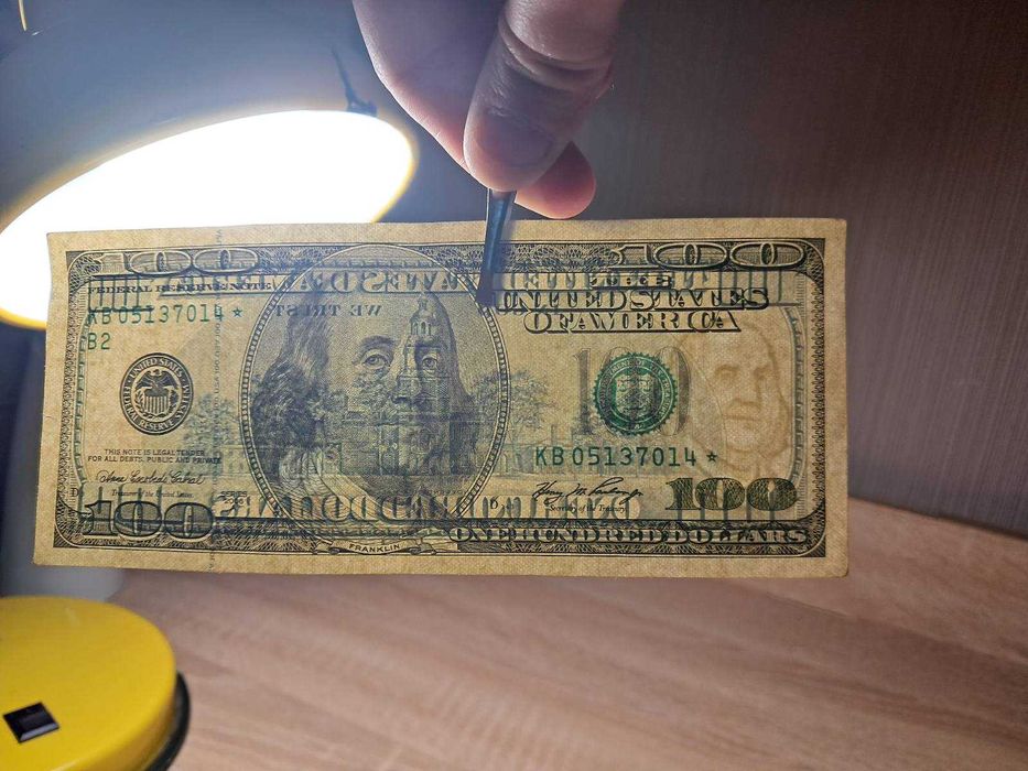 Купюра в колекцию 100$ долларов 2006 года со звездой* Замещенная серия