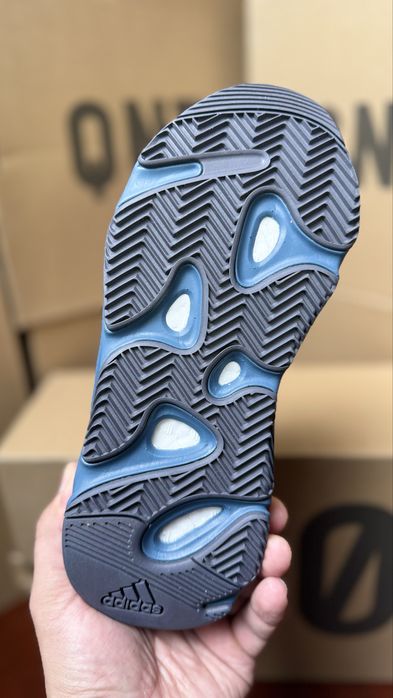 100% ОРИГІНАЛ! Кросівки Adidas Yeezy Boost 700  36, 36 2/3