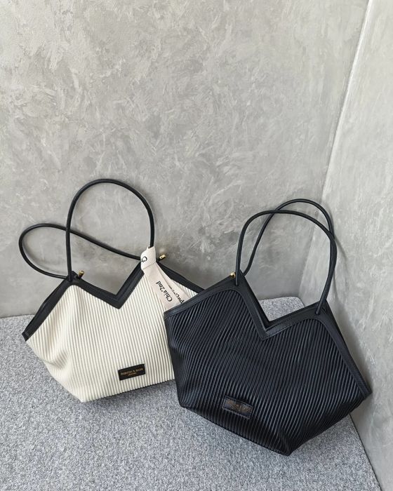 Жіноча сумка в двох кольорах