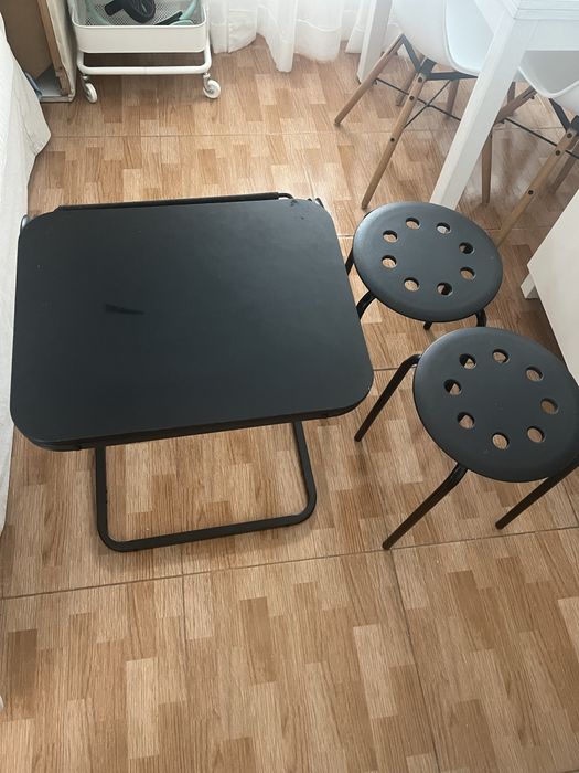 Mesa de apoio+2 bancos ikea