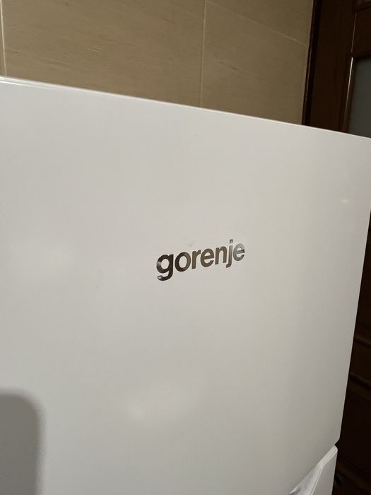 Lodówka Gorenje RF3121PW4 z zamrażalnikiem górnym 118,2 cm Biała