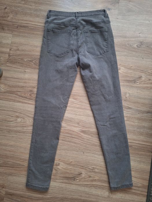 Świetne szare spodnie jeansy wysoki stan rurki elastyczne Sinsay 40