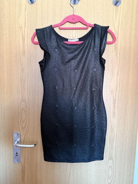Vestido justo preto