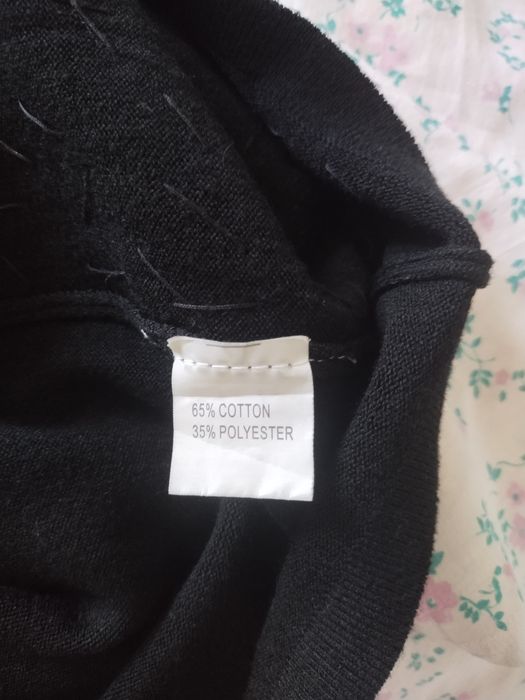 Чорний полувер та синій