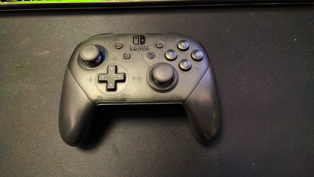 Nintendo Switch Pro Controller
Nintendo Switch Pro Controller