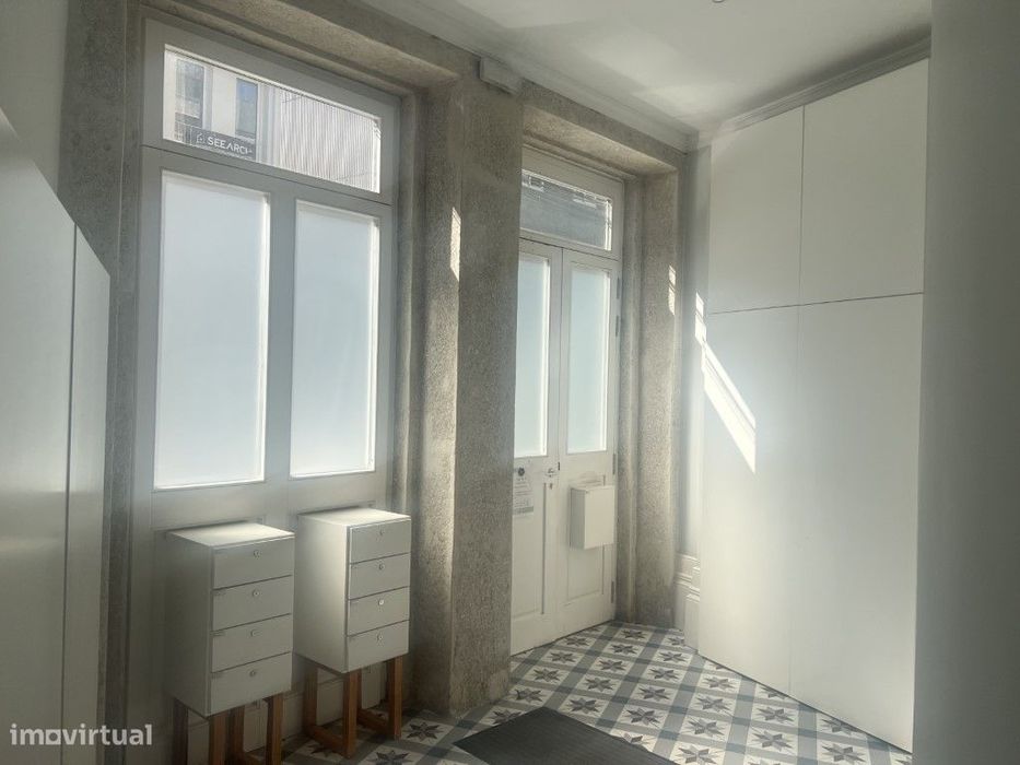 Apartamento T2, com jardim e garagem, no centro do Porto