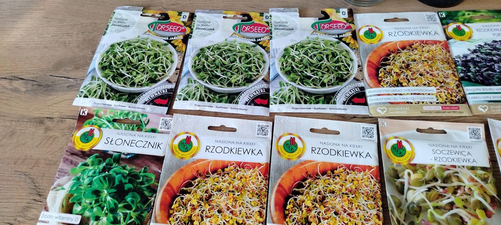 Kiełkownica x2szt + kiełki x23 szt