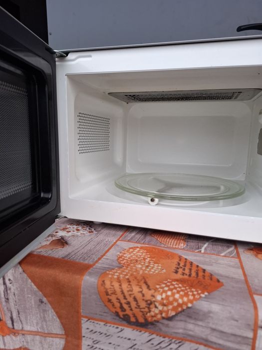 Мікрохвильова піч QUIGG