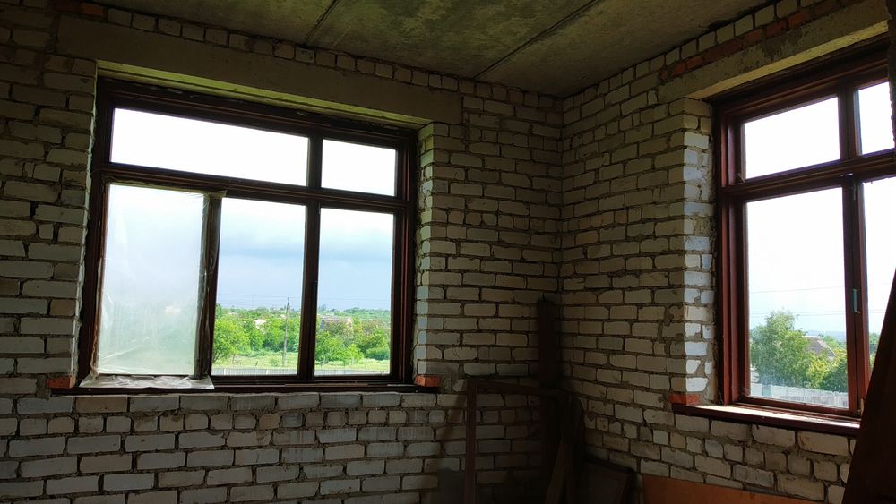 Продаю 2х эт. дом в Червоном Шахтаре