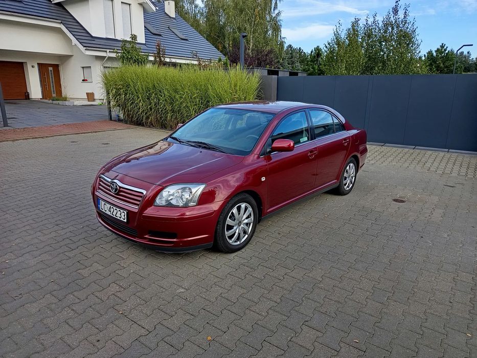 Toyota Avensis śliczny stan Sedan I WŁ garażowana polski salon! opłaty do 08.2027!
