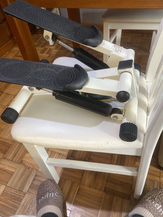 Aparelho para ginásticas nas p.     pernas  ótimo para o dia dia