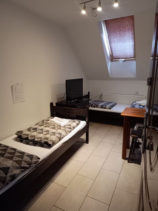 Pokoje dwuosobowe z aneksem kuchennym i łazienką