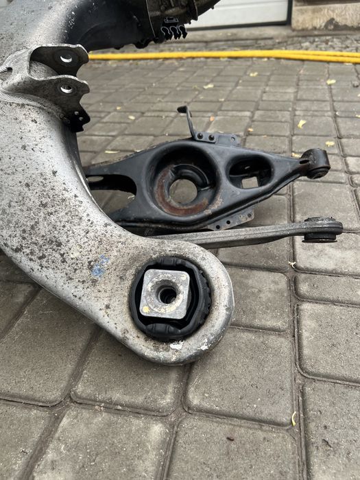 Mercedes w211 e220 cdi задній підрамник в ідеальному стані