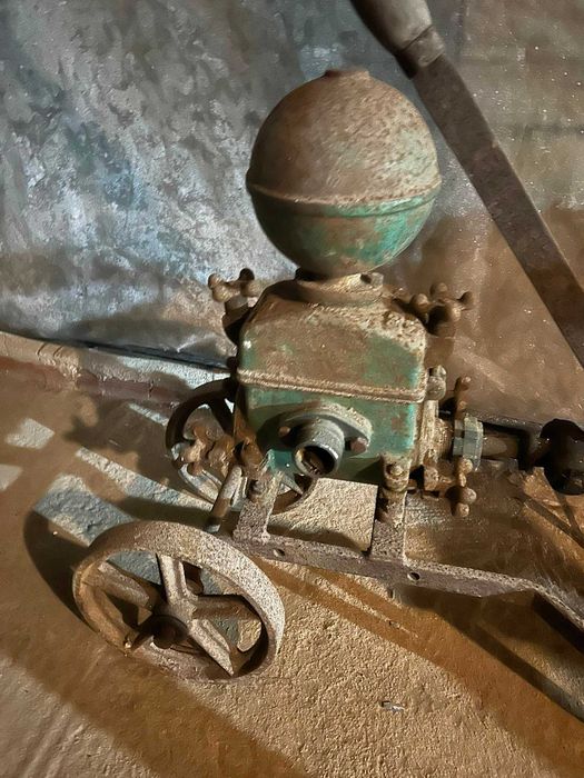 Bomba de Vinho Antiga Manual  - Peça Vintage