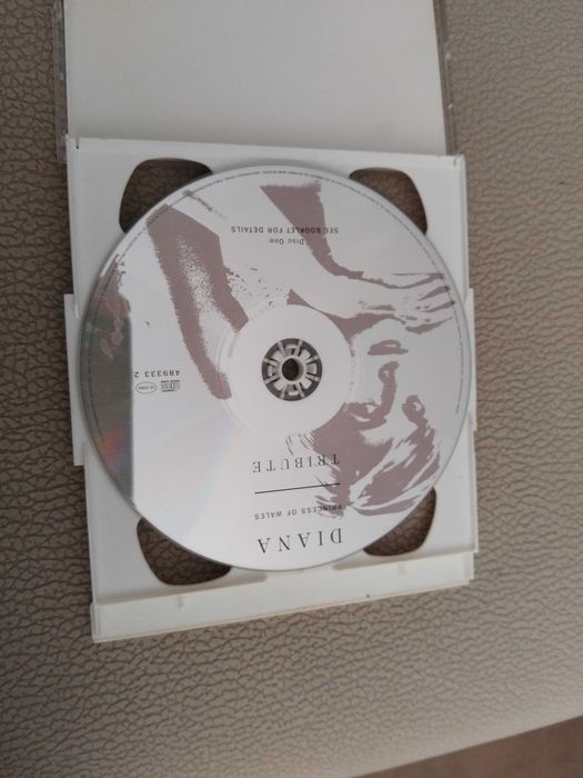 Cd duplo de tributo a  Princesa Diana.