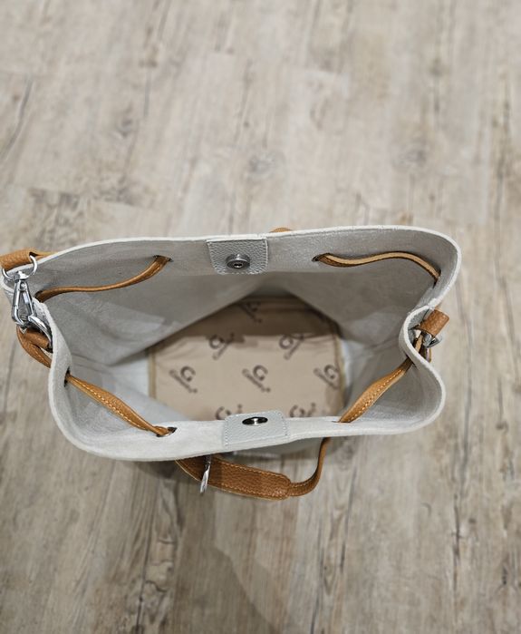 Nowa szara torebka z kosmetyczką i kolorowym paskiem