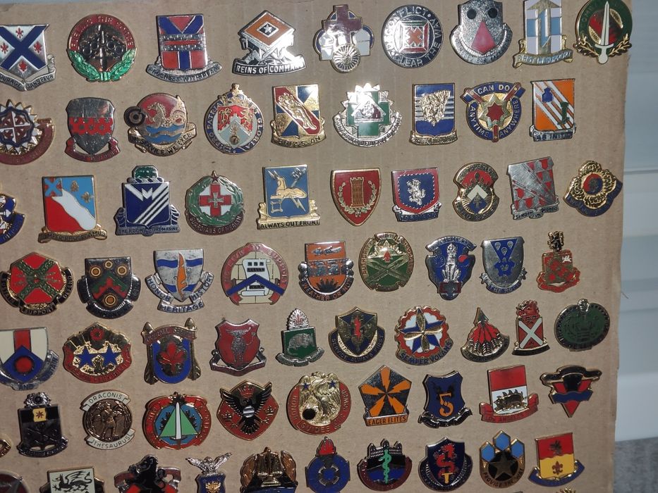 150 відмітних знаків підрозділів армії США колекція