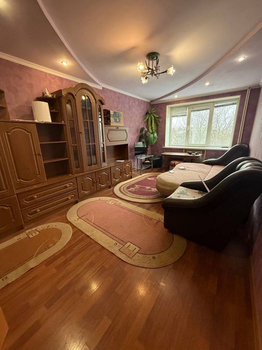 Здається 3 кімнатна квартира  .