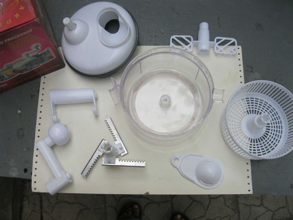 Продам ручной кухонный комбайн