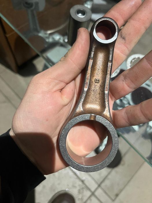 Kompletny korbowód yzf 250. Prawie nowy 25mth