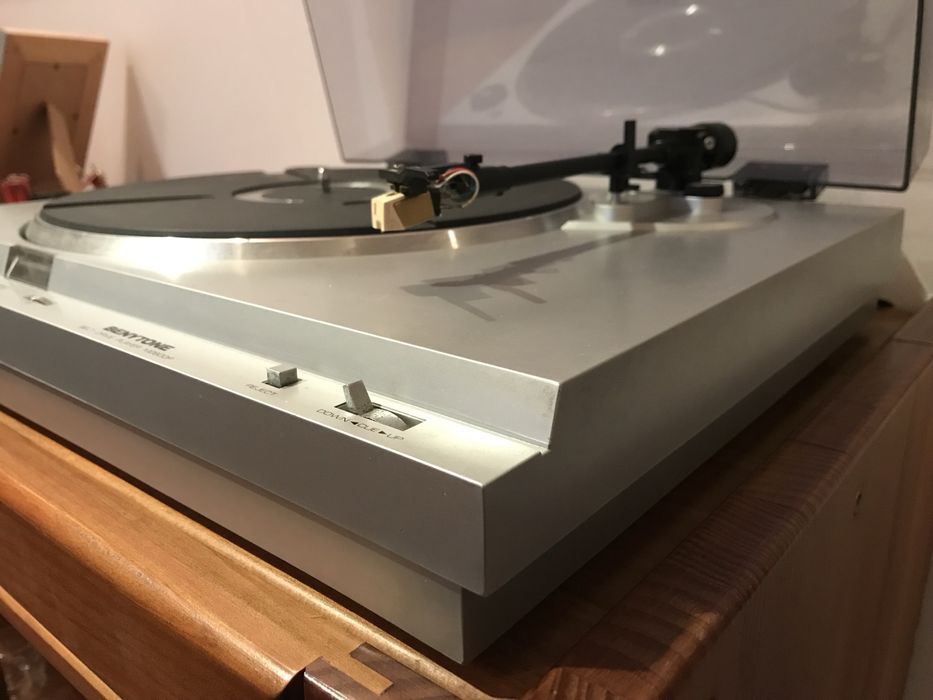 Gira-discos vinil Benytone M2600P vintage