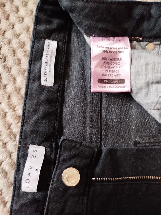 Чорні джинси кльош з високою посадкою