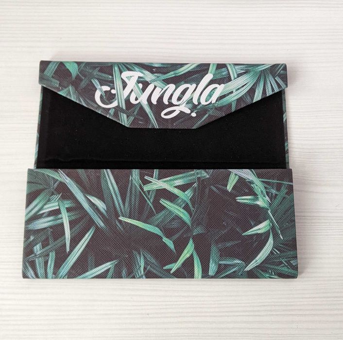 Продам раскладной футляр для очков. Цена 300 грн.