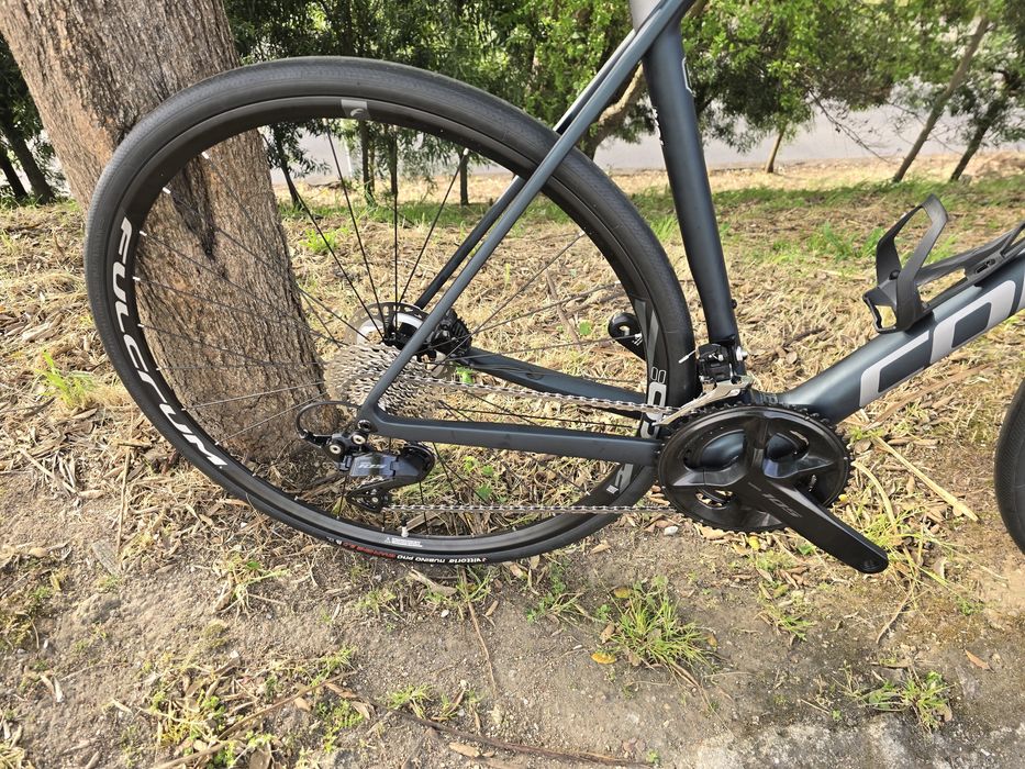 Bicicleta com 105 12x2v L nova. Carbono