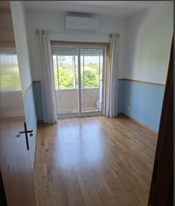 Excelente Apartamento T3+1 com Quintal Privativo e 2 Garagens – Oliveira S. Mateus, Famalicão