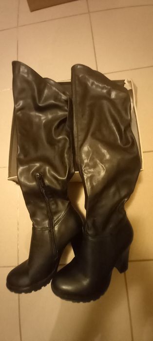 Bardzo ładne kozaki damskie rozmiar 35