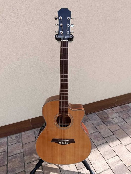Gitara elektroakustyczna lutnicza Minh Hằng Guitar + Fishman Presys Blend