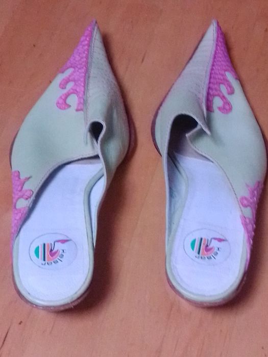 Sapatos de senhora em pele
