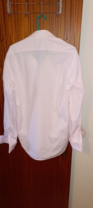 3 camisas em tons de rosa clássicas e slim