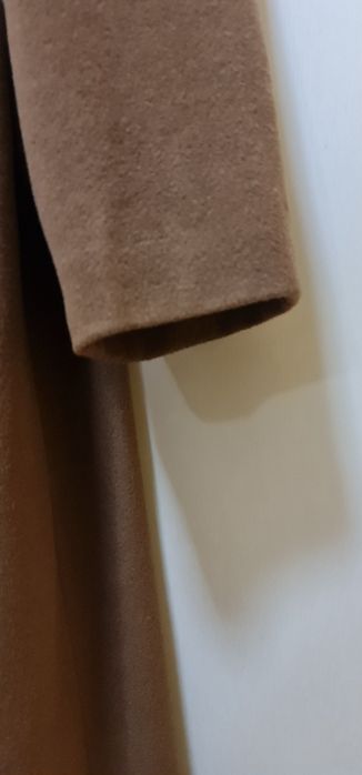 Płaszcz z wełny wielbłądziej