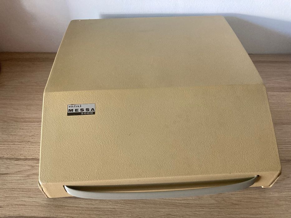 Máquina de escrever  ***  Messa