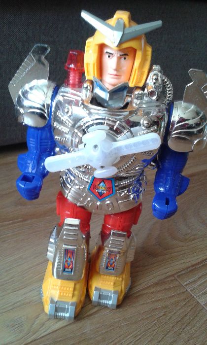 Robot- chodzi ,światlo i dzwięk na baterie