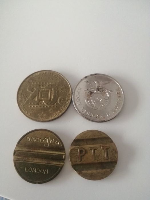 Vendo 4 moedas (portes incluídos)