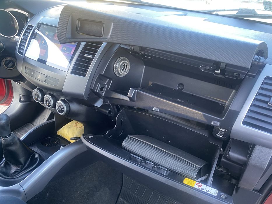 Mitsubishi Outlander z 2007 roku z silnikiem 2.4 benzyna tmodel II