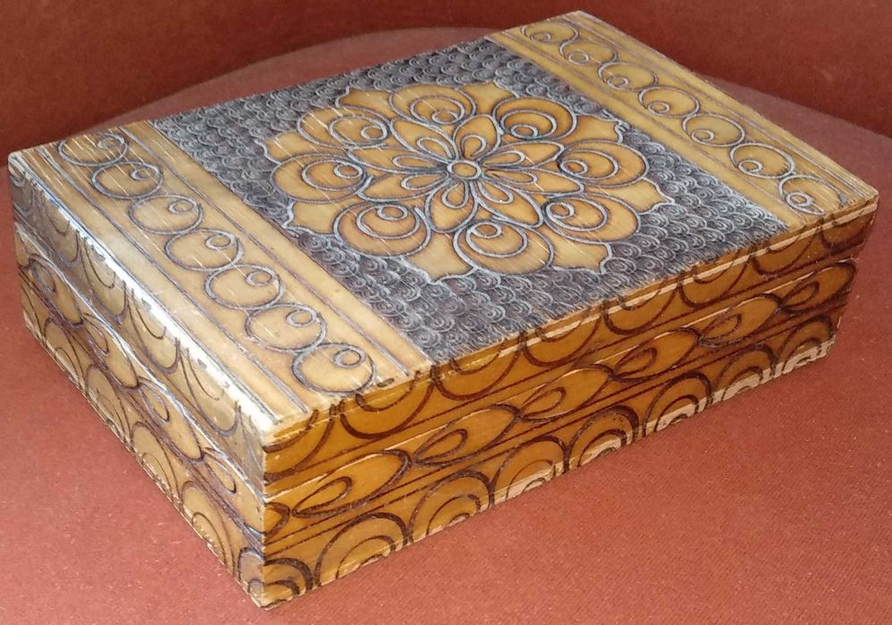 Zabytkowa PRL Szkatułka szkatuła pudełko drewniane ręcznie wykonane