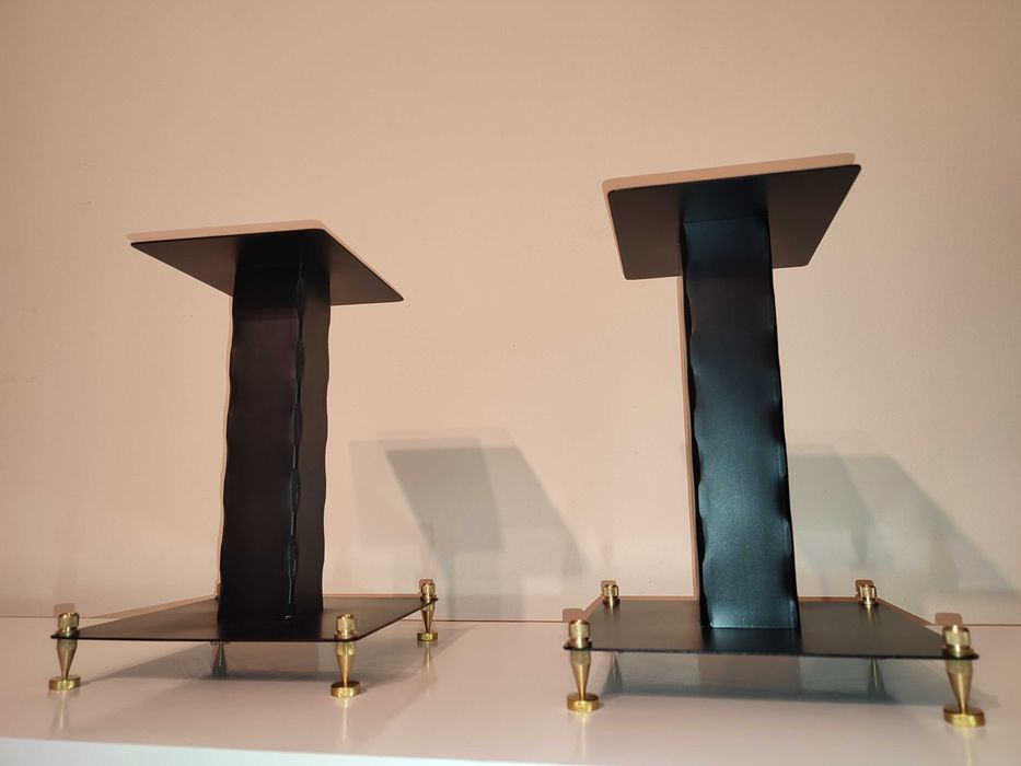 Stojaki głośnikowe, biurkowe.