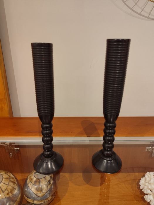 Castiçais em pau preto